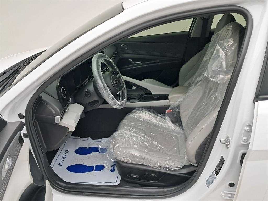 HYUNDAI Avante - Vista 11