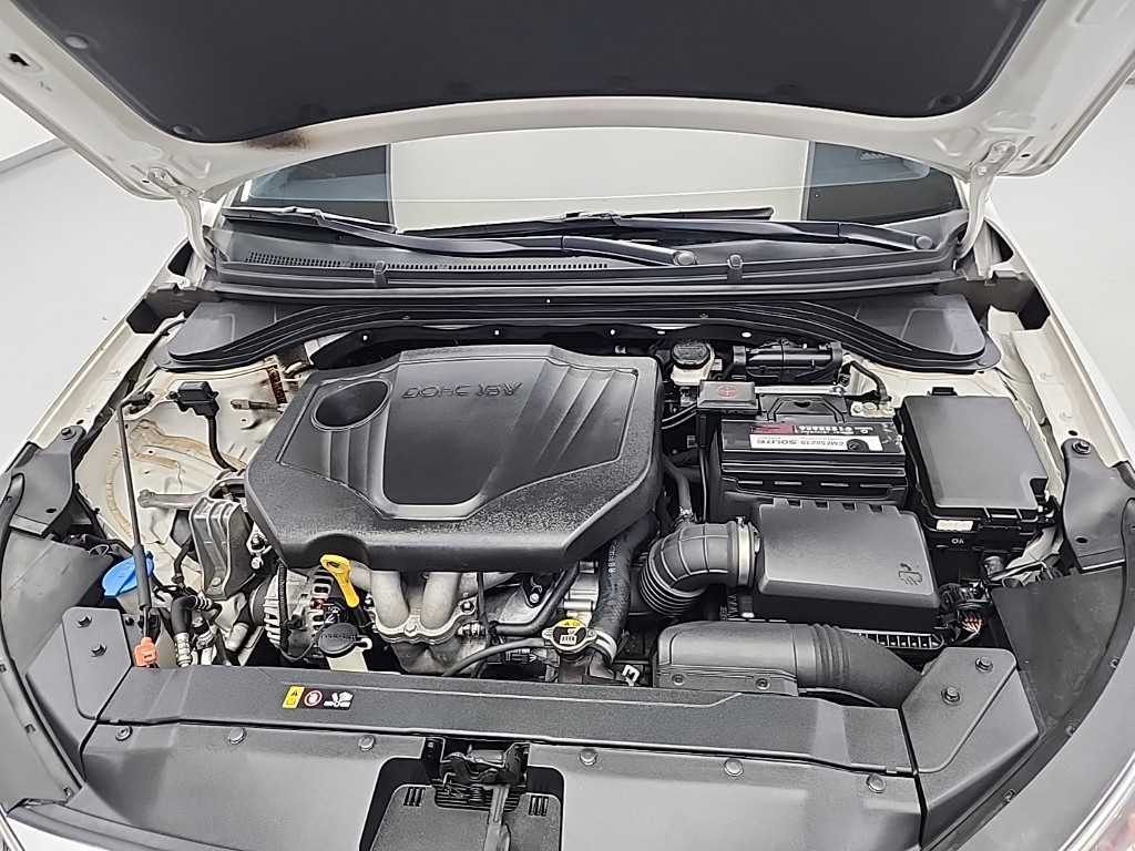 HYUNDAI Avante - Vista 5