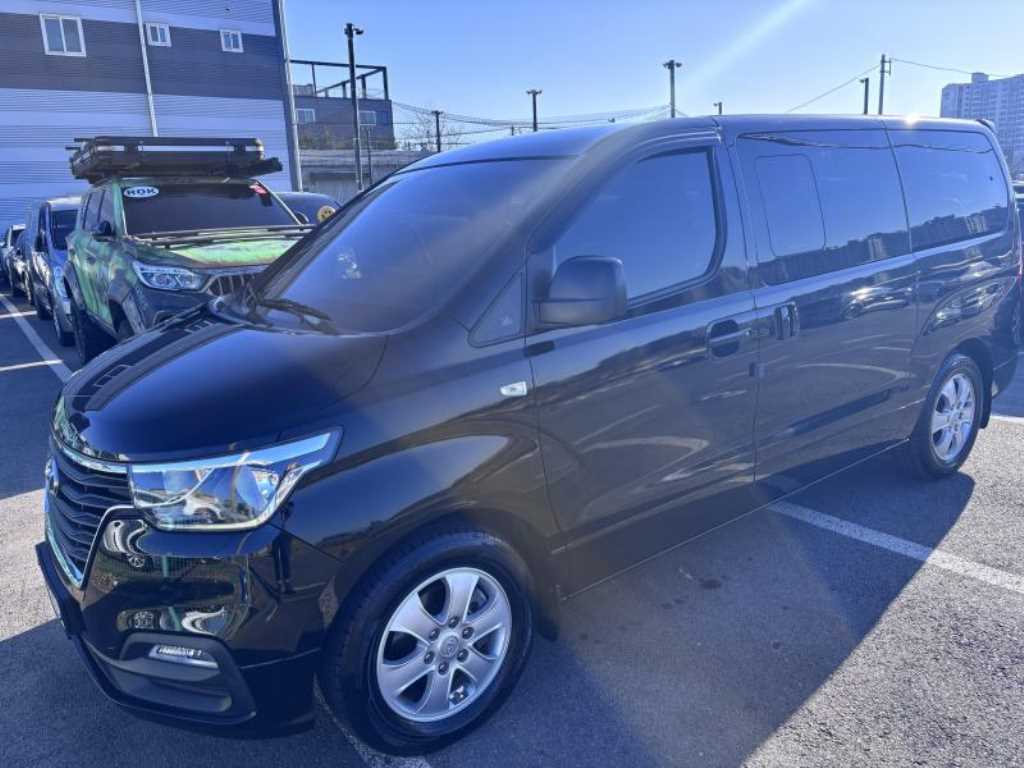 HYUNDAI Starex - Vista 2