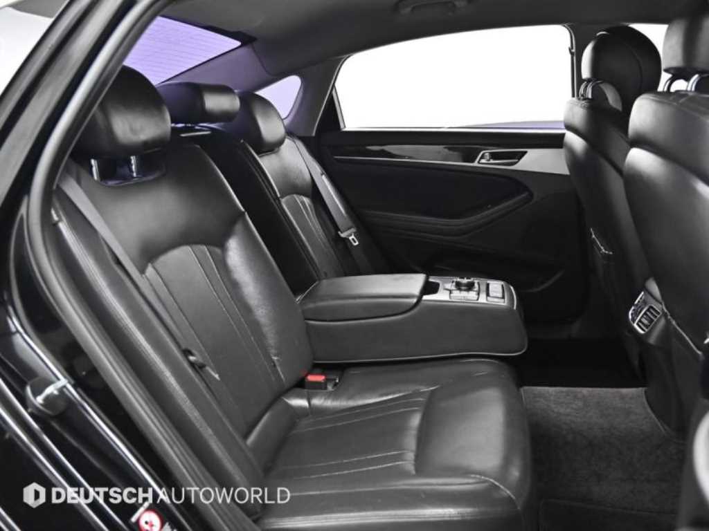 HYUNDAI Genesis - Vista 12