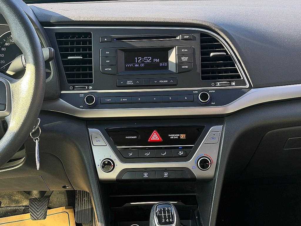 HYUNDAI Avante - Vista 10