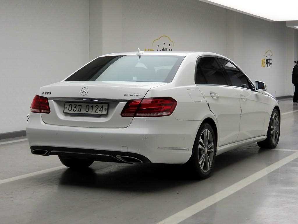 Mercedes Benz E class - Vista 4