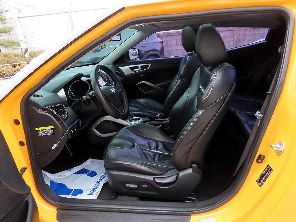 HYUNDAI Veloster - Vista 5