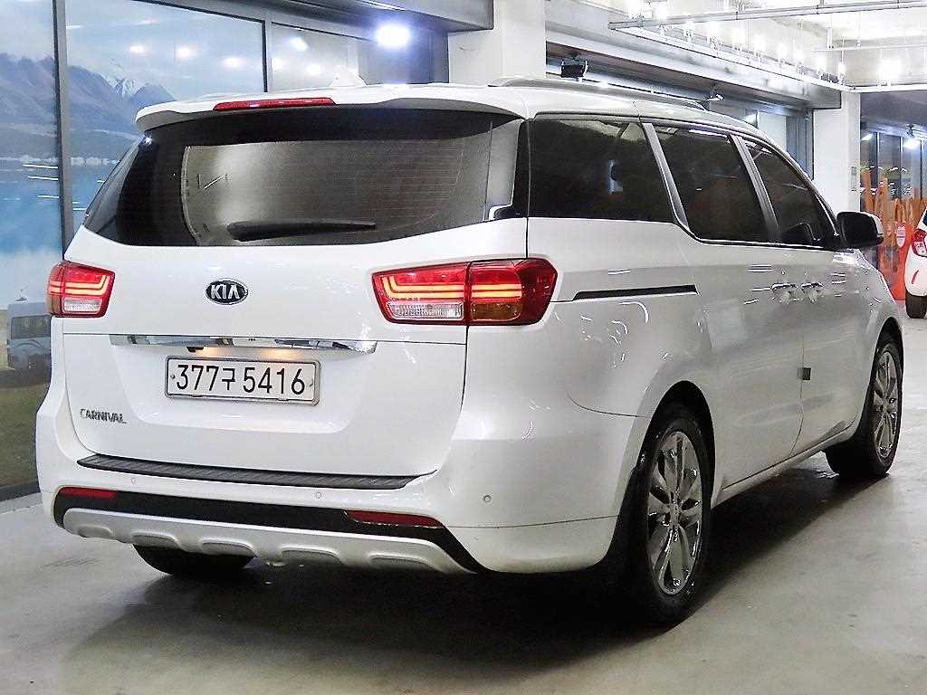 KIA Carnival - Vista 4