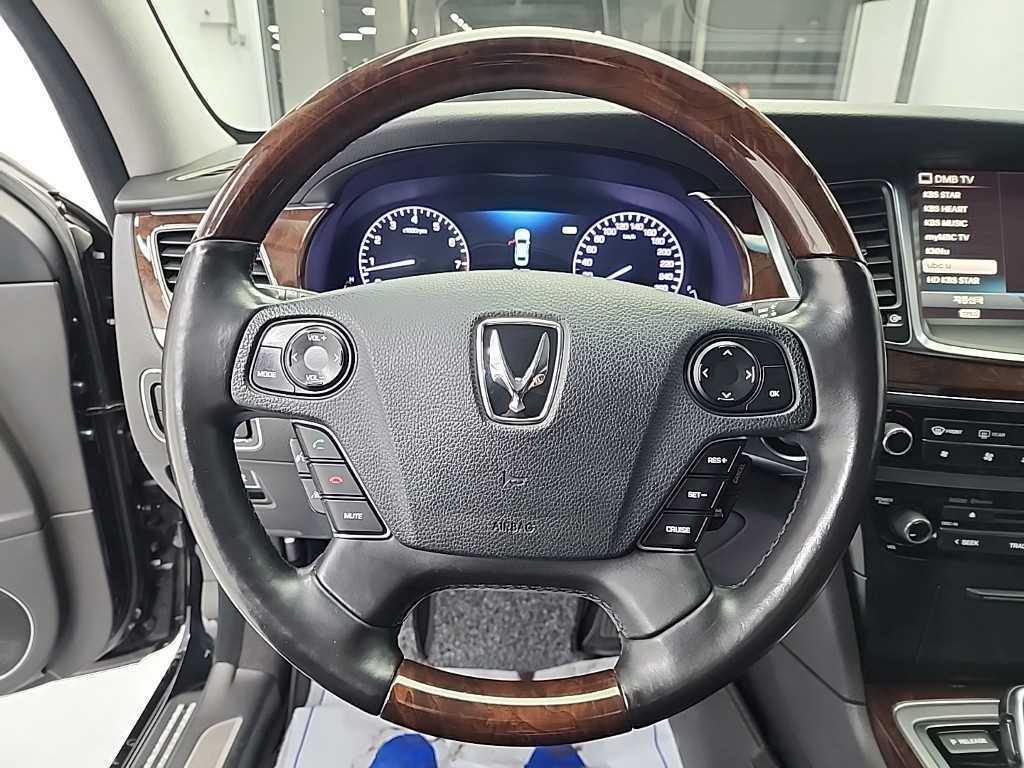 HYUNDAI Equus - Vista 9