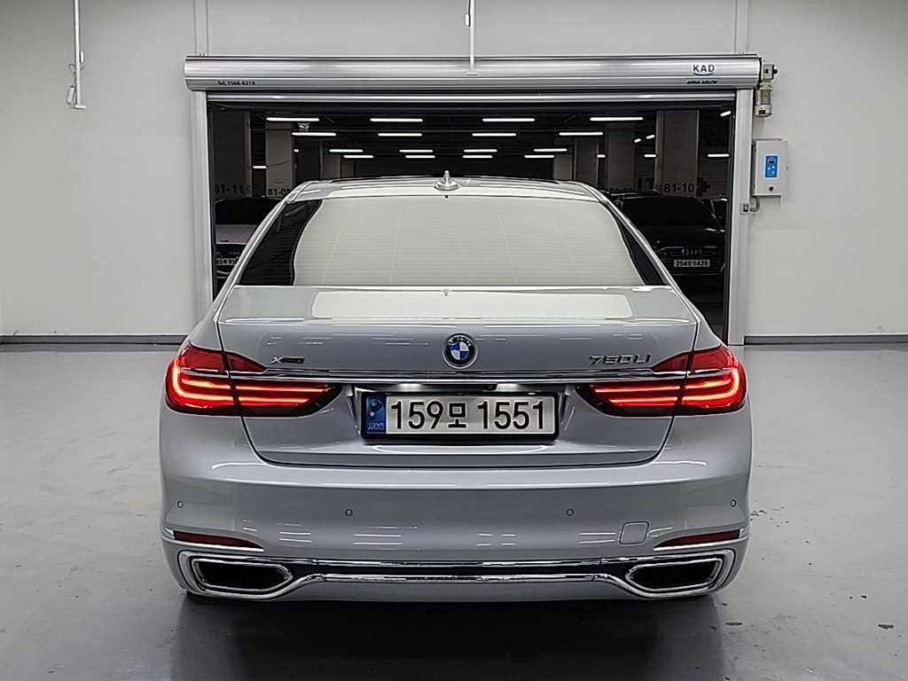 BMW 7 Series - Vista 3