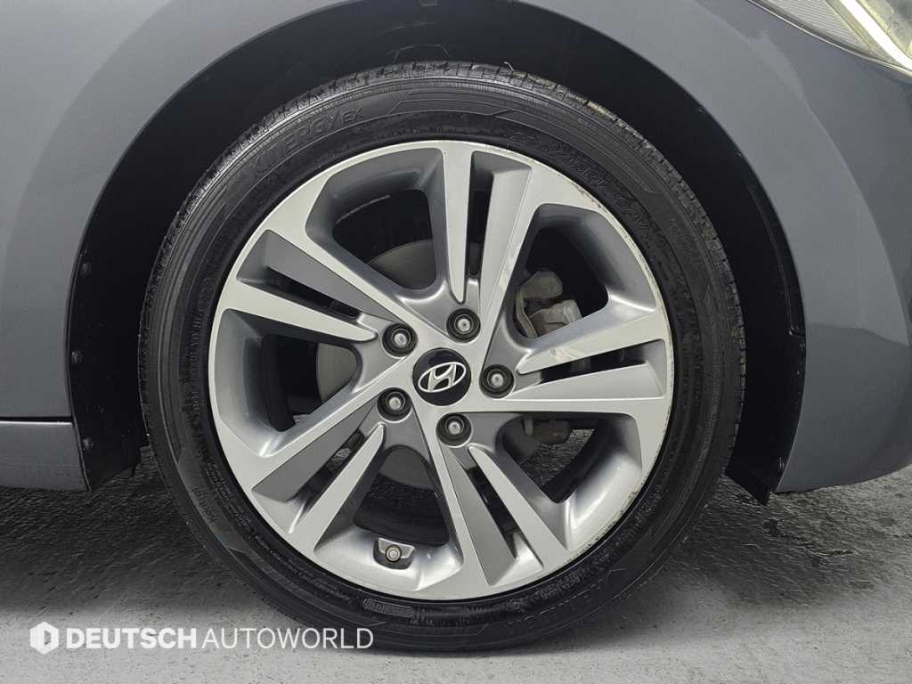 HYUNDAI Avante - Vista 3