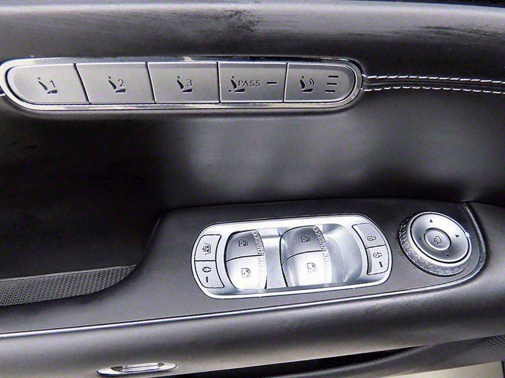 Genesis G90 - Vista 11