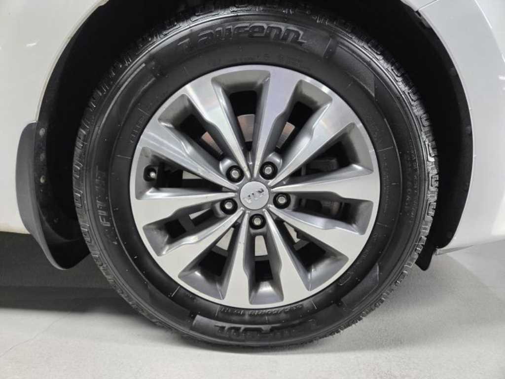 KIA Carnival - Vista 5