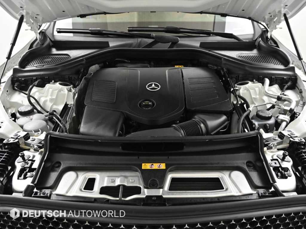 Mercedes Benz GLC Class - Vista 6