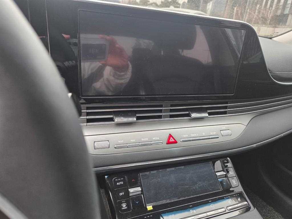 HYUNDAI Grandeur - Vista 5