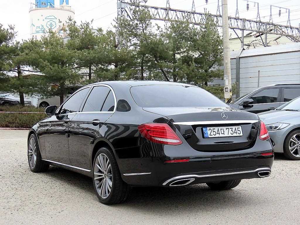 Mercedes Benz E class - Vista 3