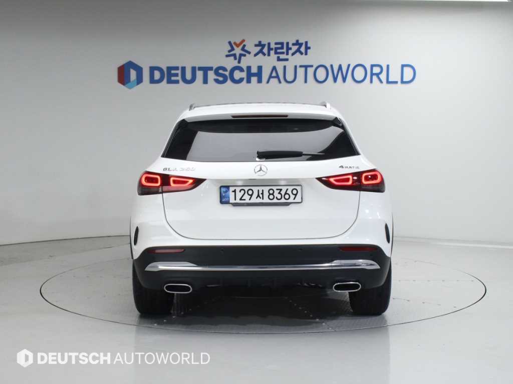 Mercedes Benz GLA Class - Vista 4