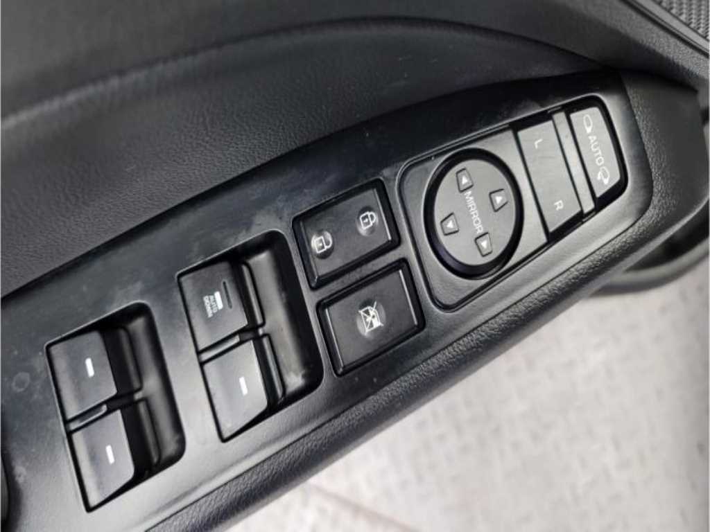 HYUNDAI Avante - Vista 7