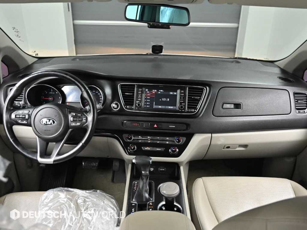 KIA Carnival - Vista 7