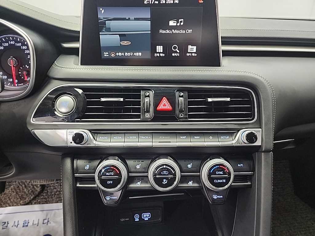 Genesis G70 - Vista 10