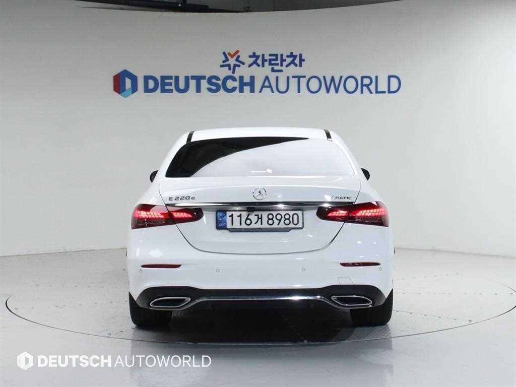 Mercedes Benz E class - Vista 4