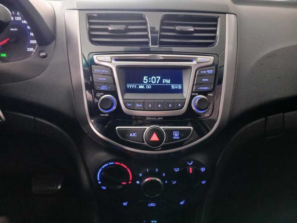 HYUNDAI Accent 2017 Blanco - Importación desde Corea - HF Imports Iquique - Foto 15