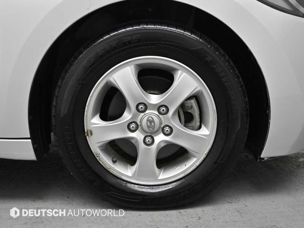 HYUNDAI Avante - Vista 5