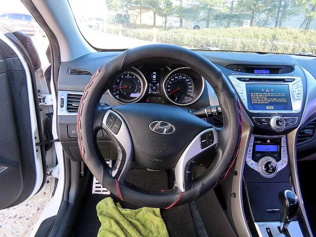 HYUNDAI Avante - Vista 8