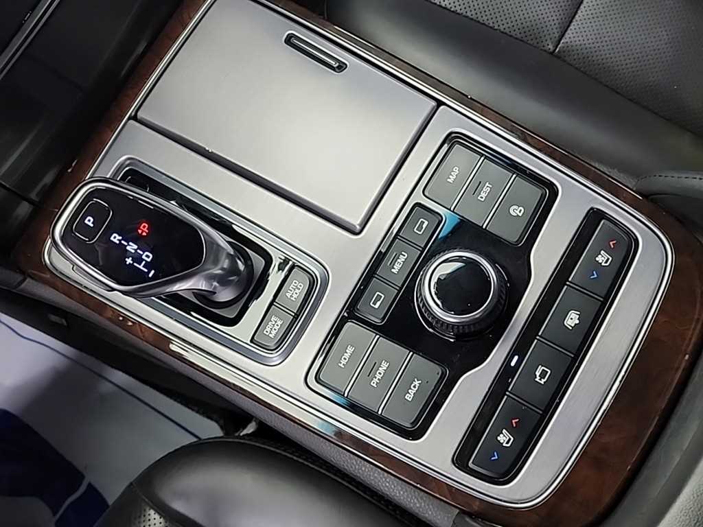 HYUNDAI Equus - Vista 8