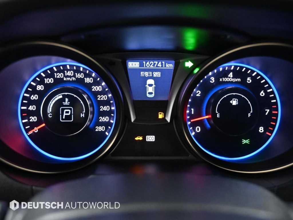 HYUNDAI Genesis - Vista 8