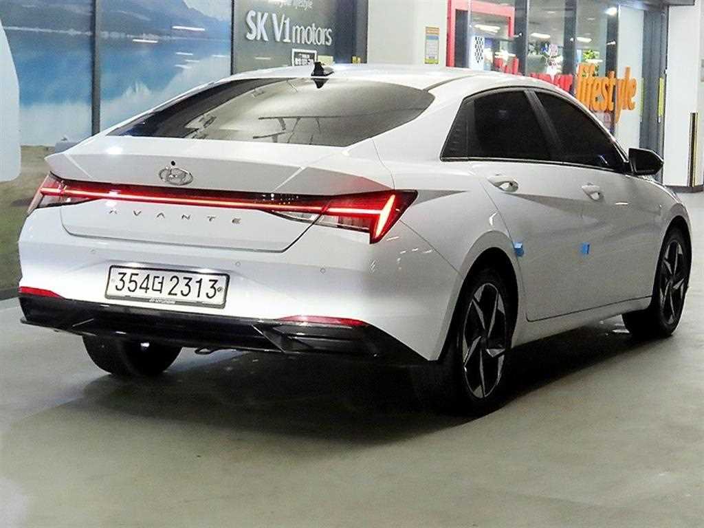 HYUNDAI Avante - Vista 4