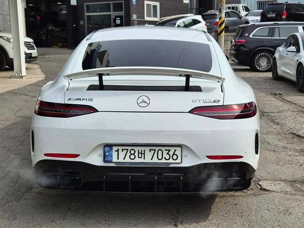 Mercedes Benz AMG GT - Vista 5