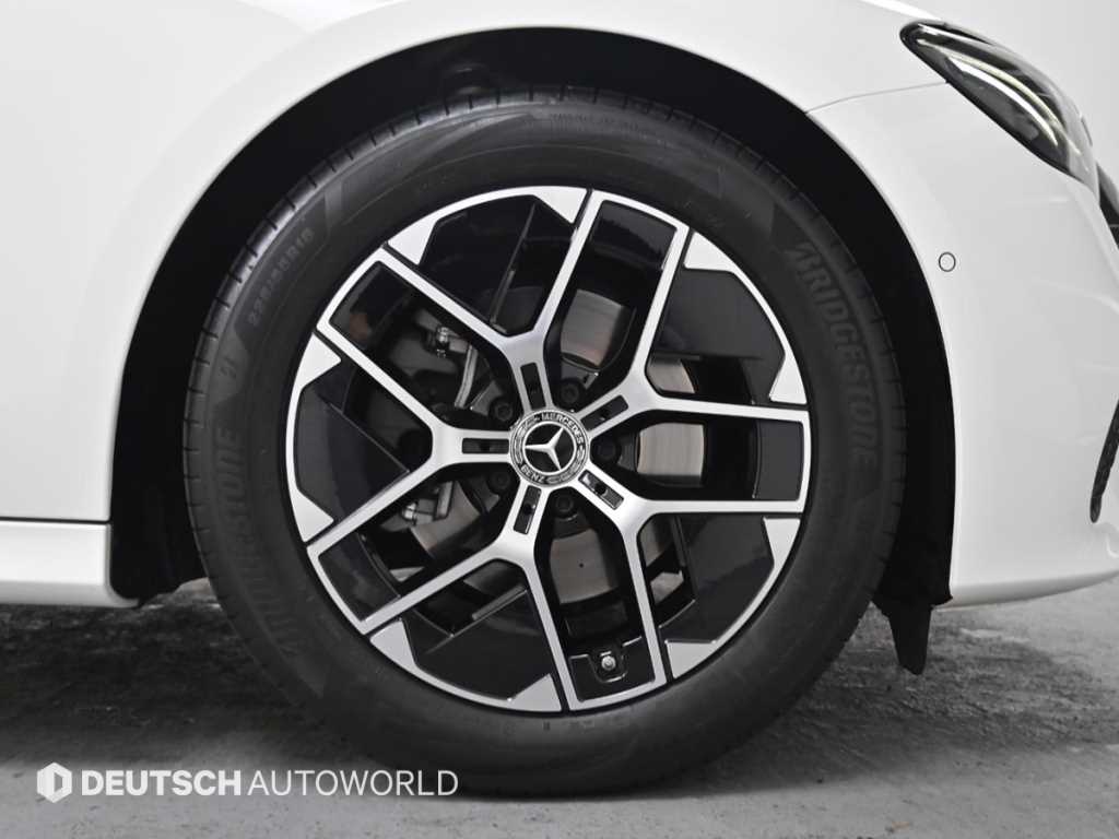 Mercedes Benz E class - Vista 5