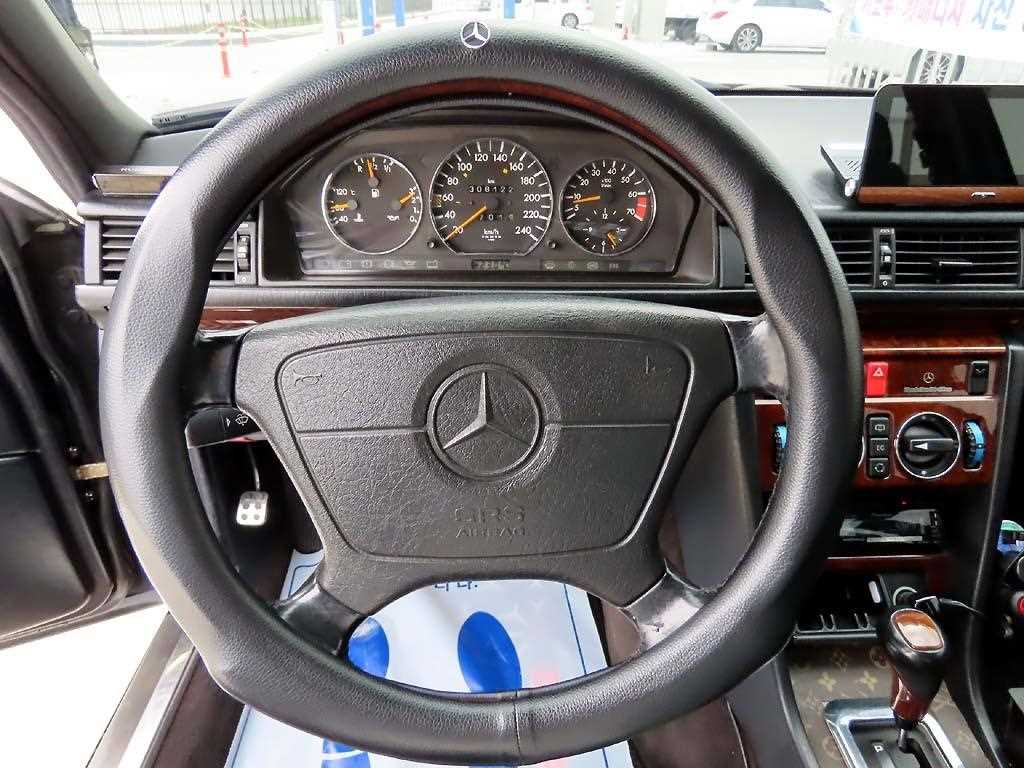 Mercedes Benz E class - Vista 9