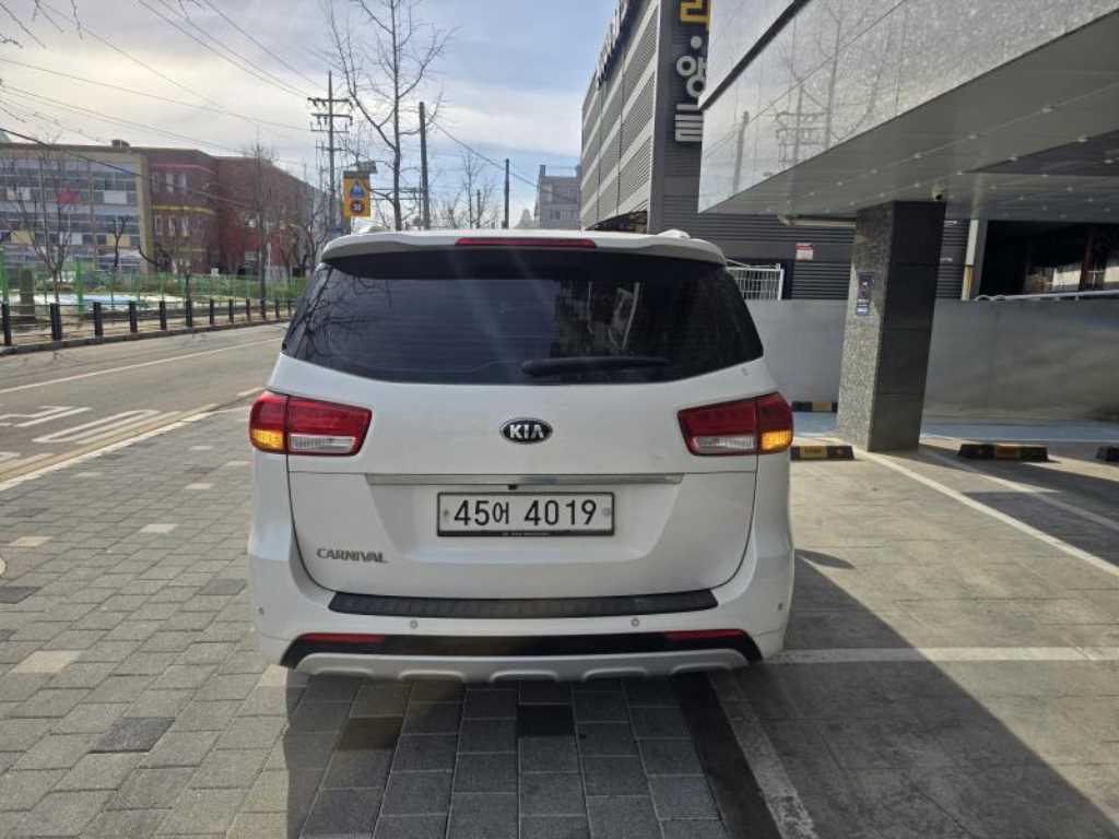 KIA Carnival - Vista 4