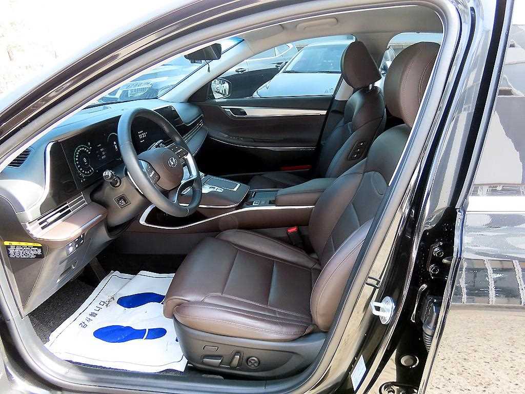 HYUNDAI Grandeur - Vista 5