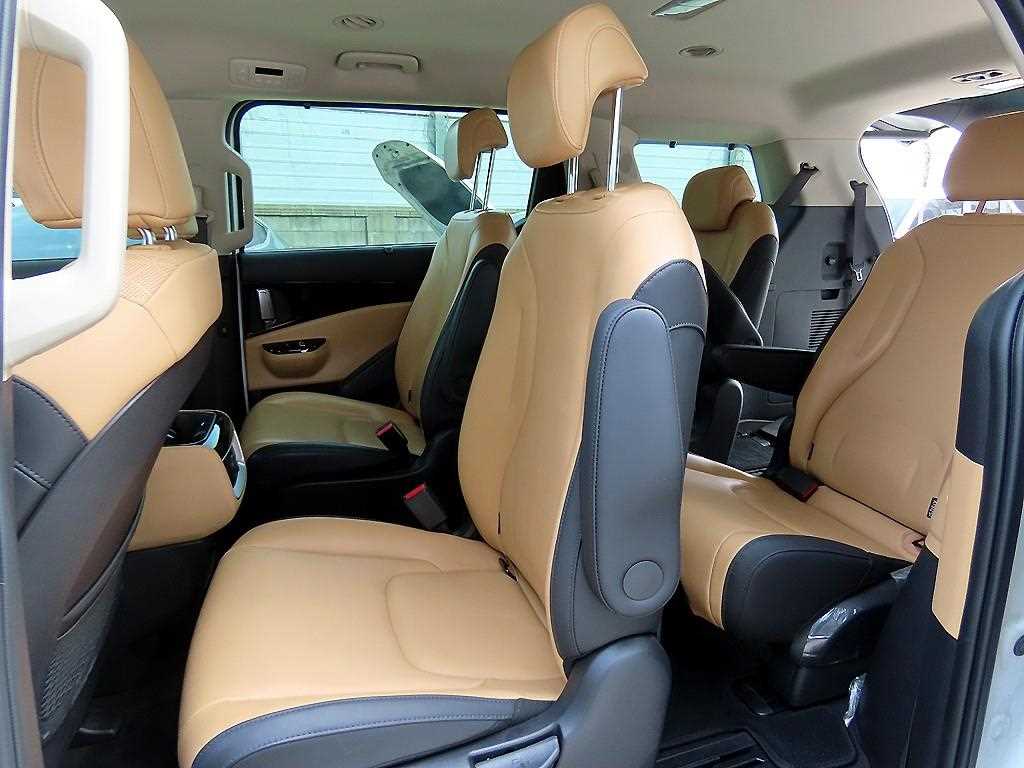 KIA Carnival - Vista 6