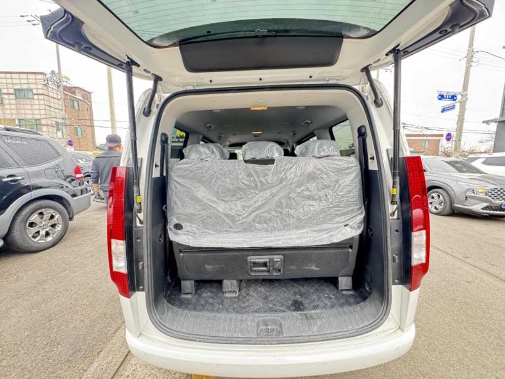 HYUNDAI Staria - Vista 4