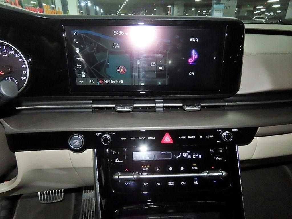 KIA Carnival - Vista 11