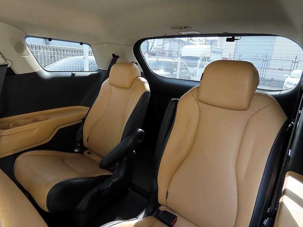 KIA Carnival - Vista 7