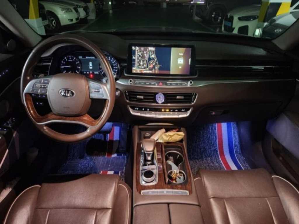 KIA K9 - Vista 8