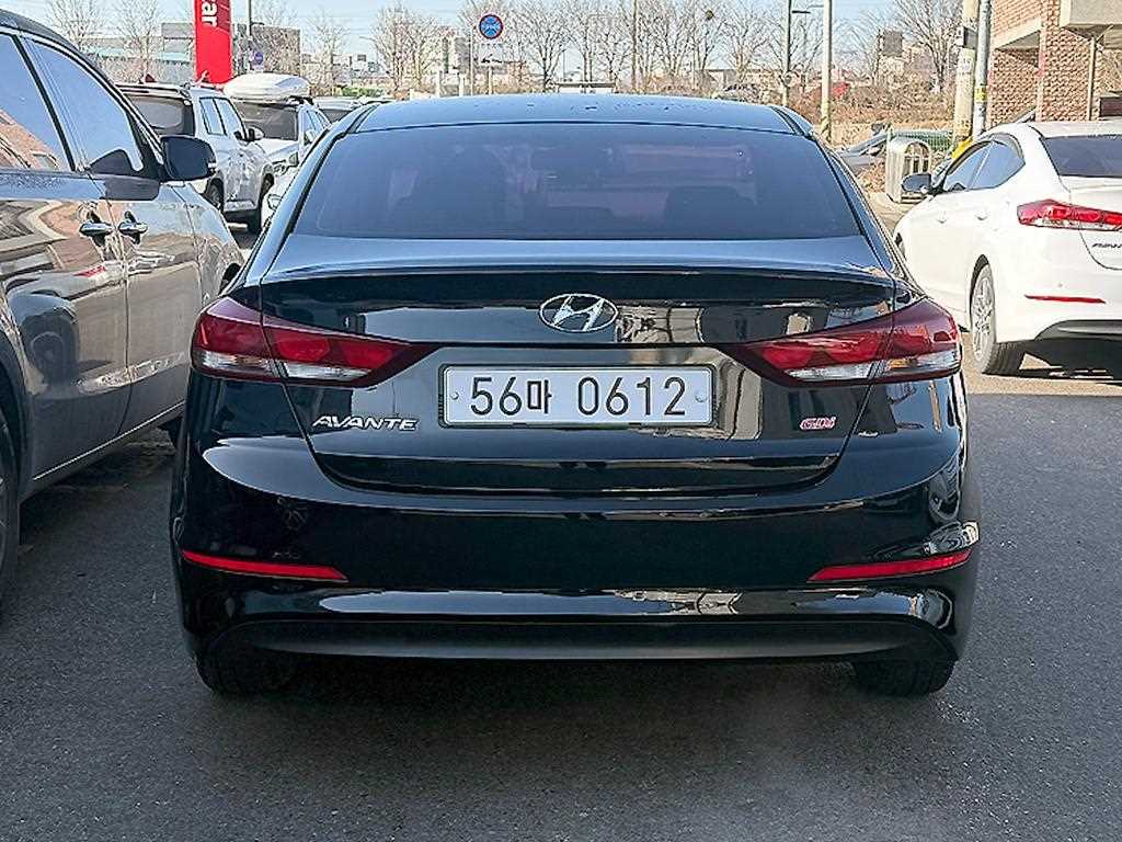 HYUNDAI Avante - Vista 4