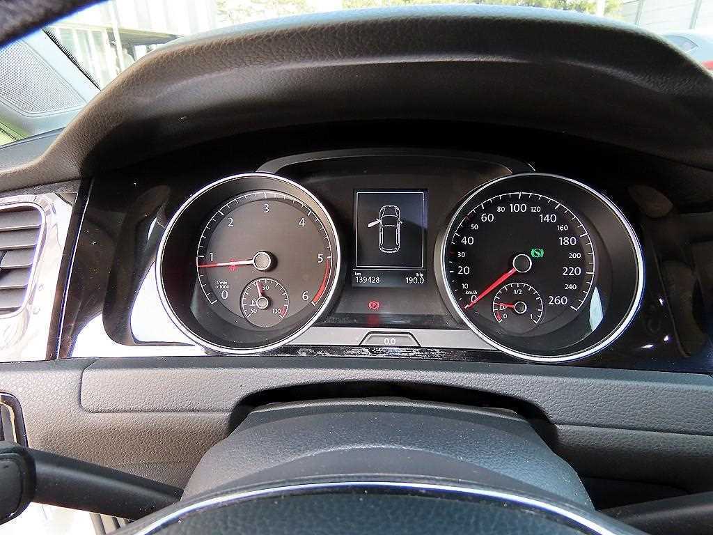 Volkswagen Golf - Vista 9