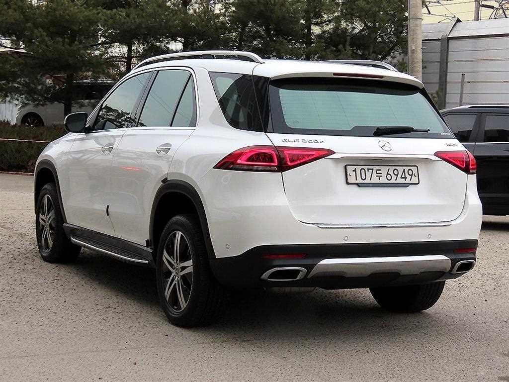 Mercedes Benz GLE Class - Vista 3