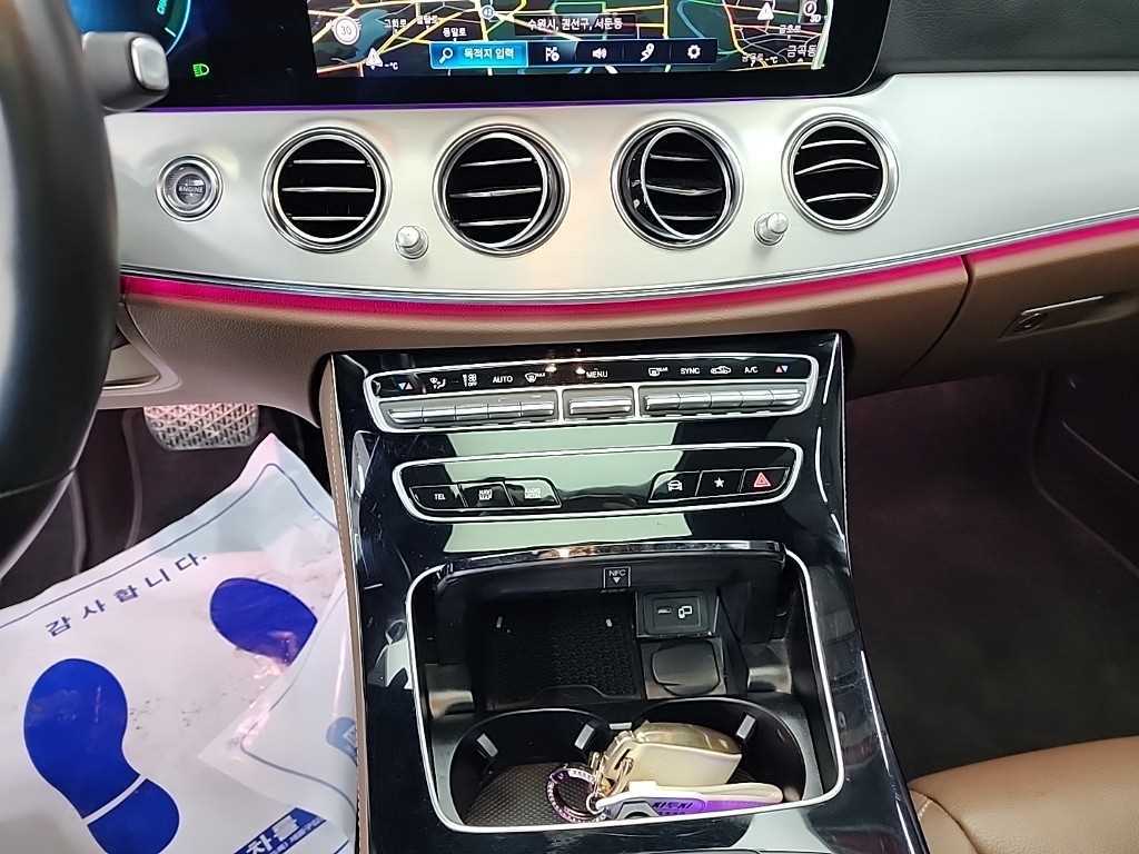 Mercedes Benz E class - Vista 10