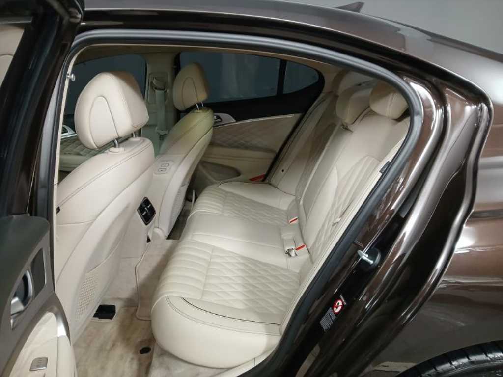 Genesis G70 - Vista 7