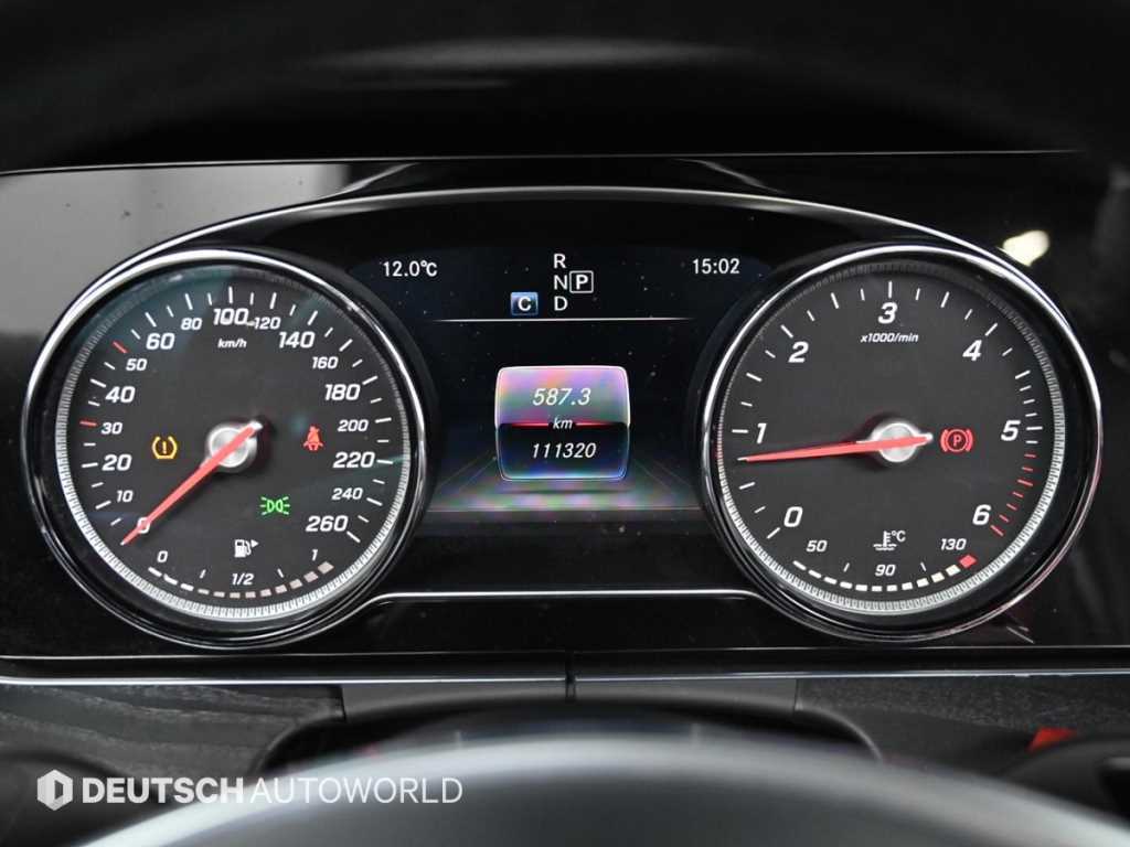 Mercedes Benz E class - Vista 8