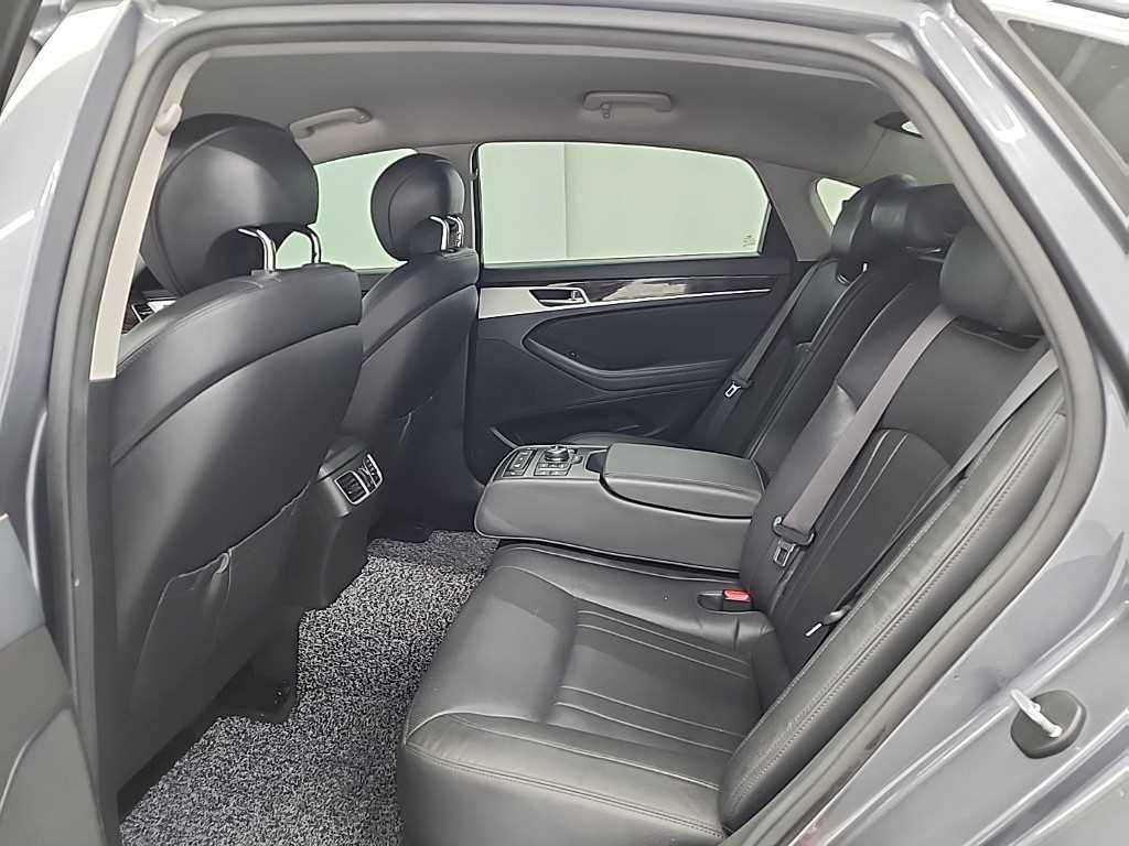 HYUNDAI Genesis - Vista 12