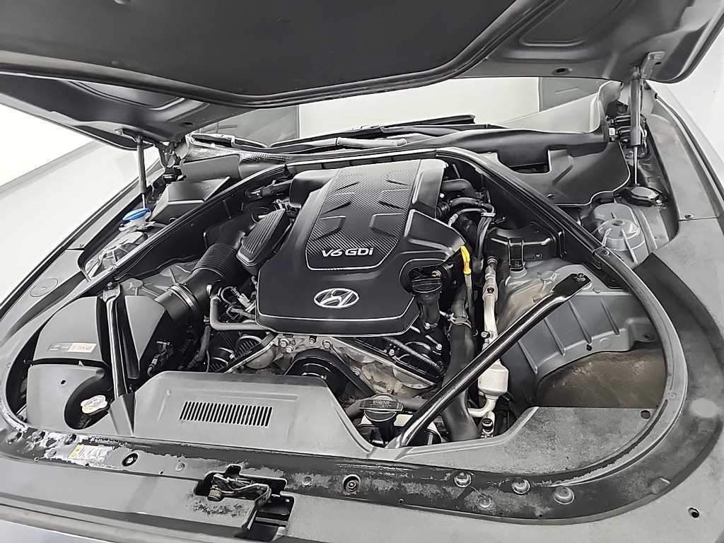 HYUNDAI Genesis - Vista 5