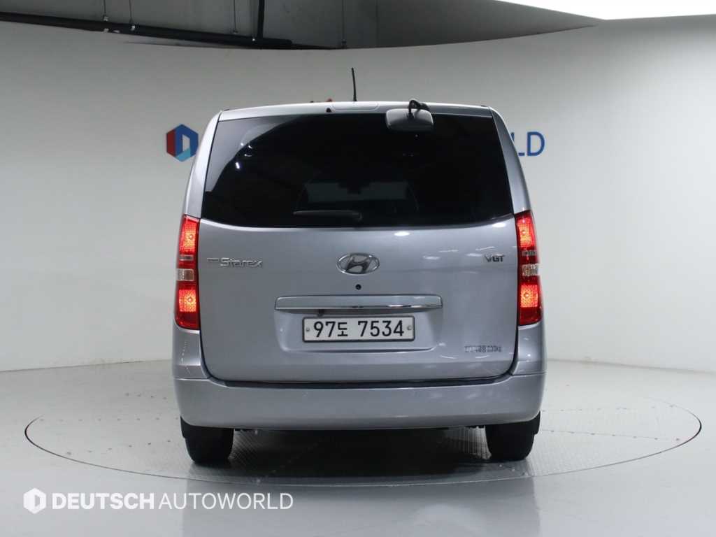 HYUNDAI Starex - Vista 4