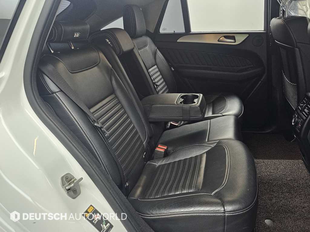 Mercedes Benz GLE Class - Vista 11