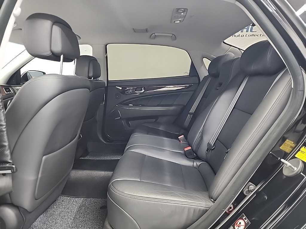 HYUNDAI Equus - Vista 12