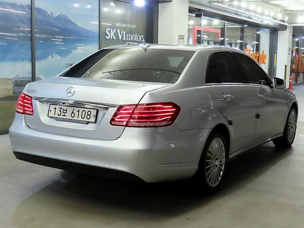 Mercedes Benz E class - Vista 4