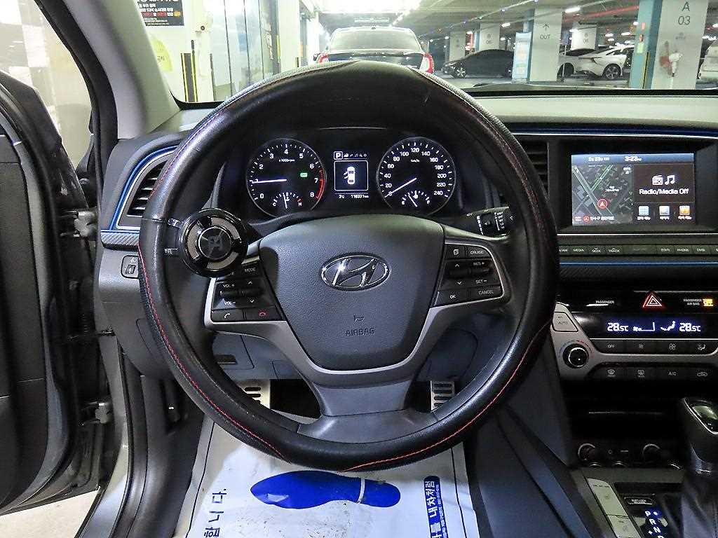 HYUNDAI Avante - Vista 8